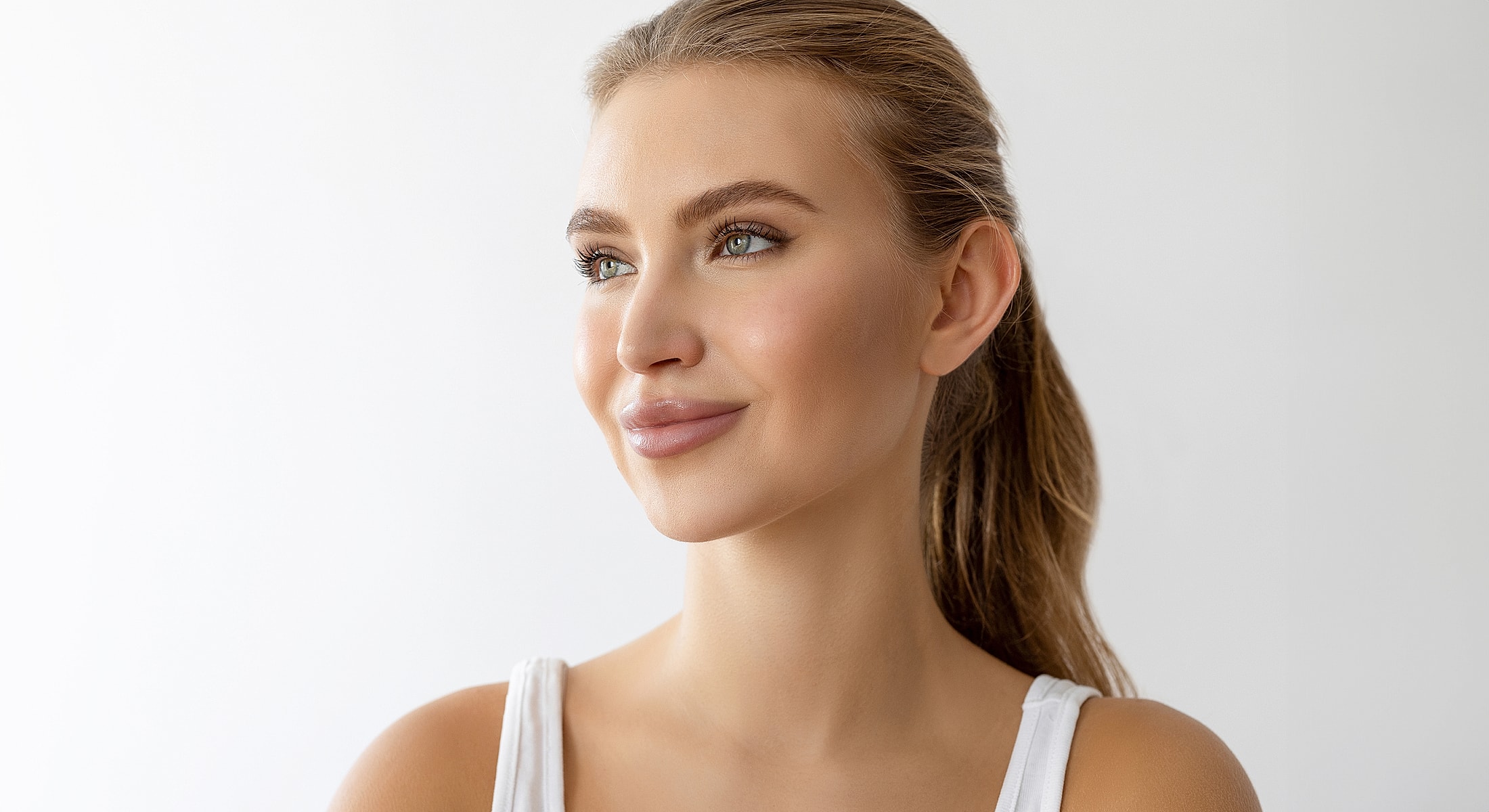 Smiling woman with long hair and natural makeup